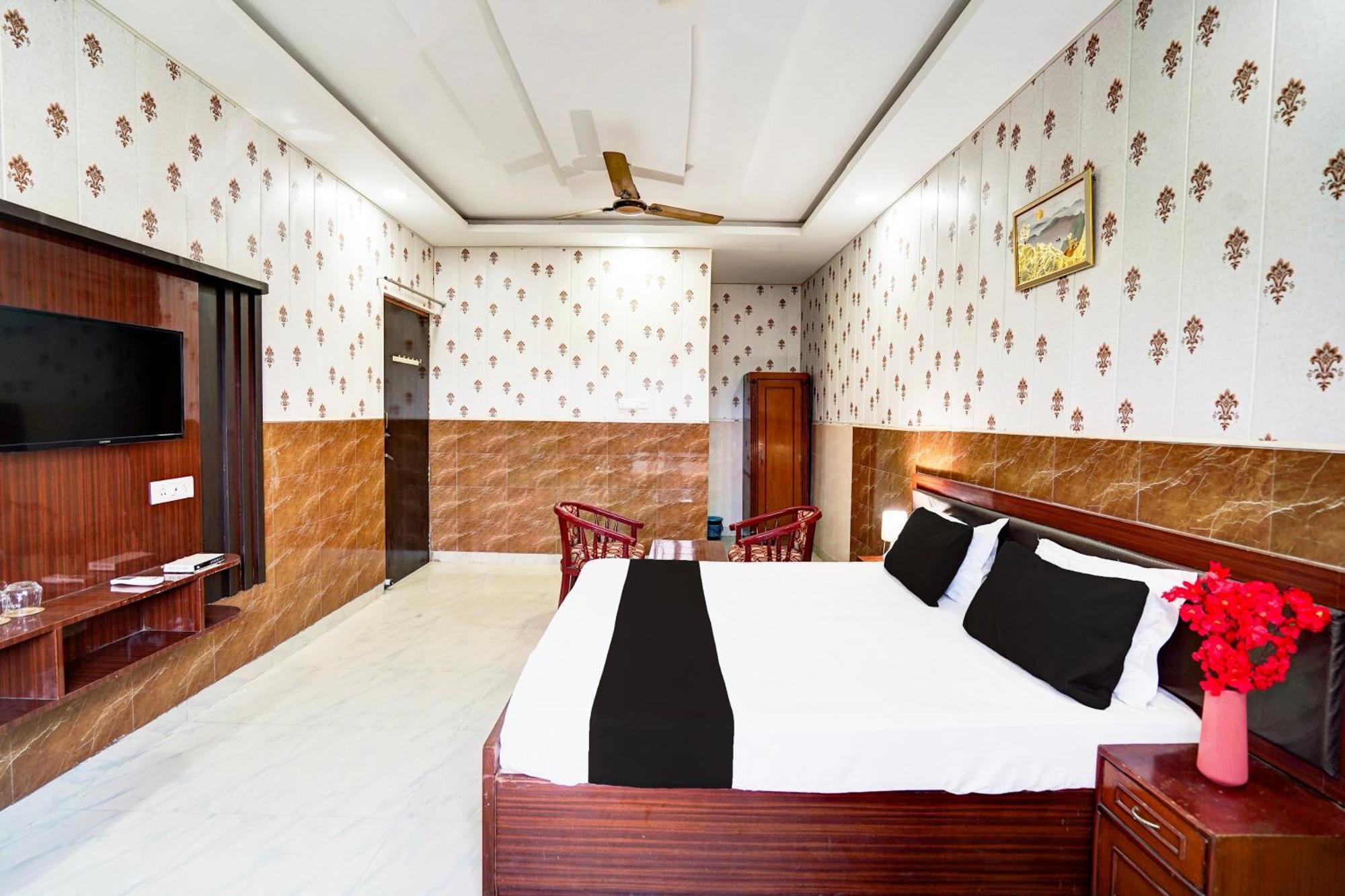 Hotel O Nova Resorts & Luxury Farm Raebareli エクステリア 写真